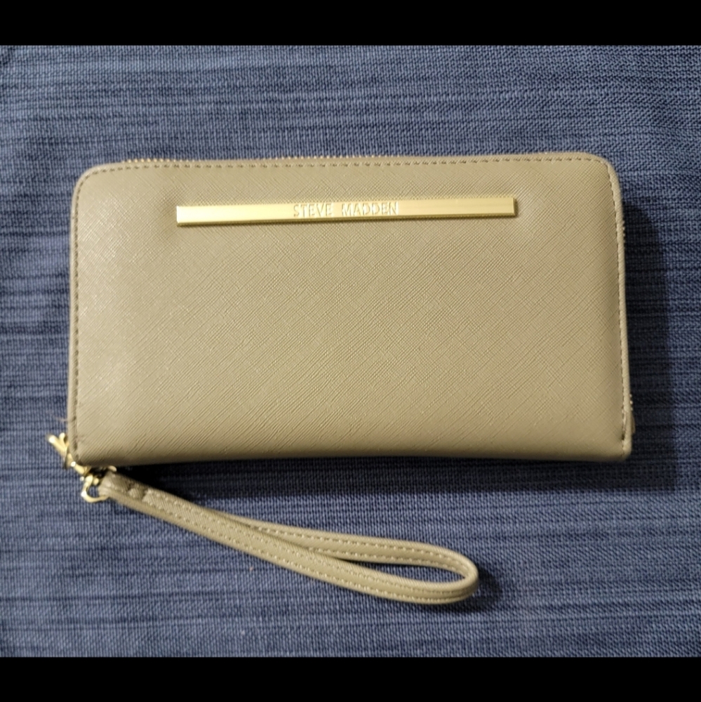 STEVE MADDEN WALLET WRISTLET